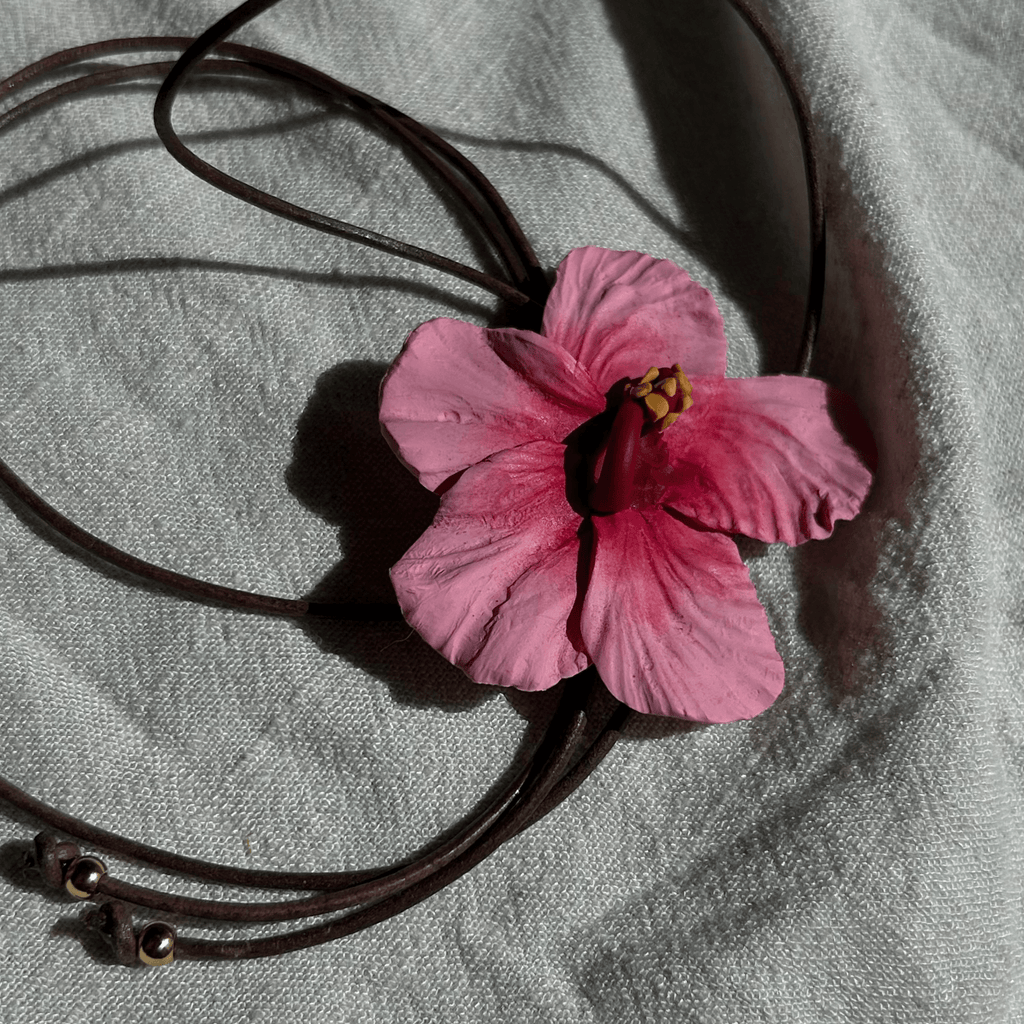 Collar Corbata Hibisco