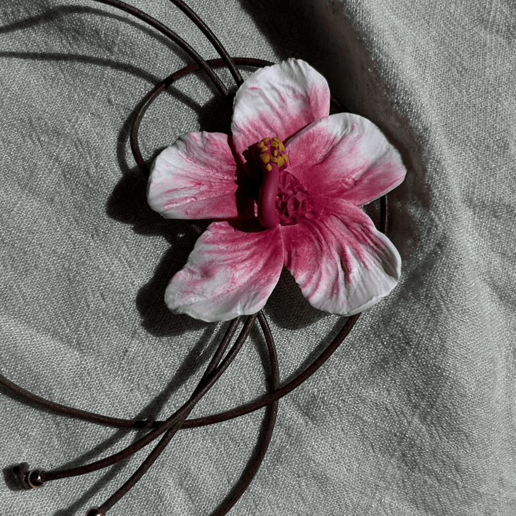 Collar Corbata Hibisco