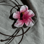 Collar Corbata Hibisco