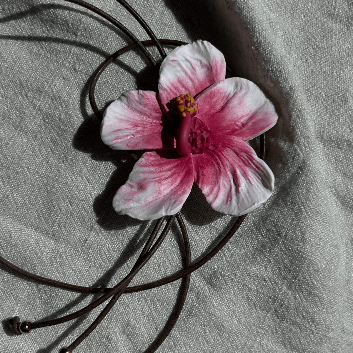 Collar Corbata Hibisco